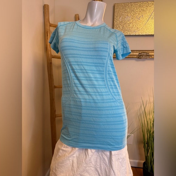 Lululemon Run: Swiftly Tech Short Sleeve Spry Blue Size 10 - Picture 2 of 8